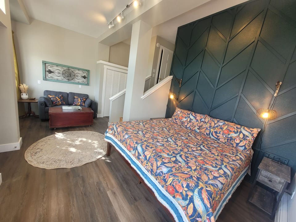 King Suite | Free WiFi, bed sheets