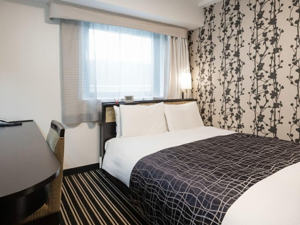 Premium bedding, down comforters, desk, blackout drapes
