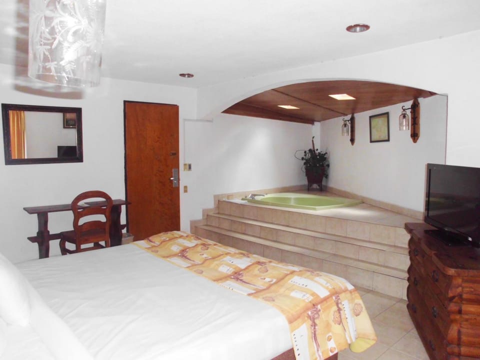 In-room safe, desk, free WiFi