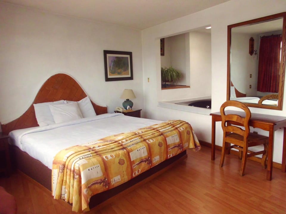 In-room safe, desk, WiFi (free)