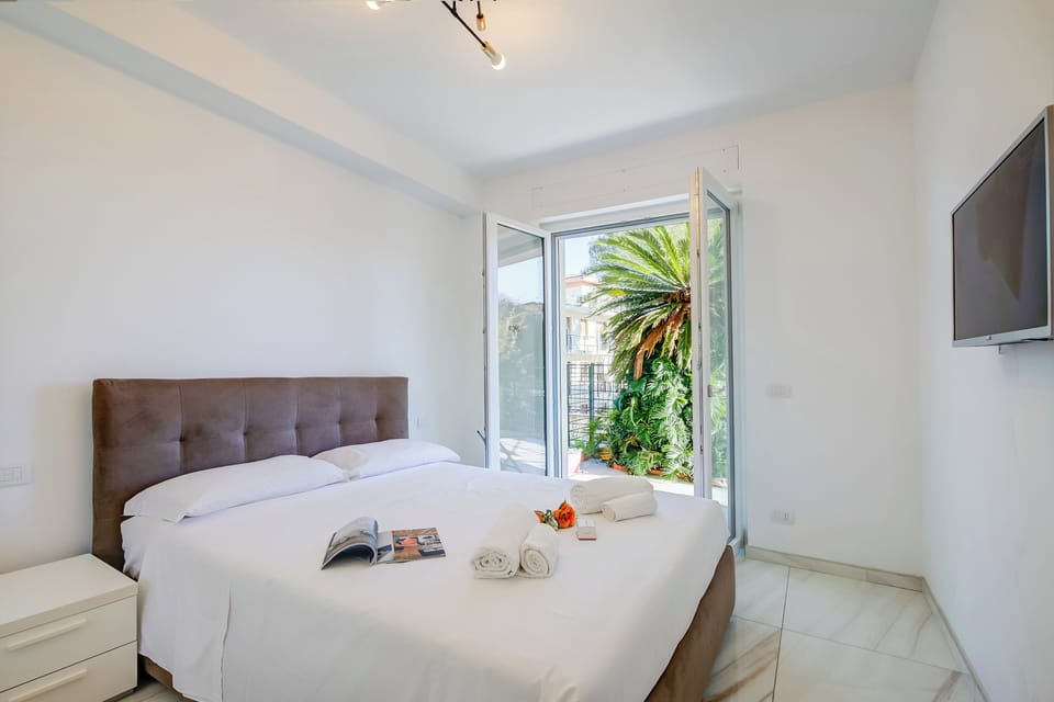 Standard Apartment, Multiple Bedrooms (Beachy Vibes- 900m from the beach) | 1 bedroom, bed sheets