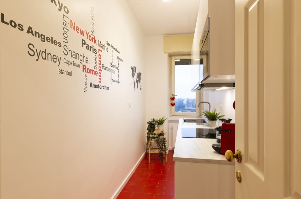 Deluxe Apartment | Private kitchen | Full-size fridge, microwave, stovetop, dishwasher