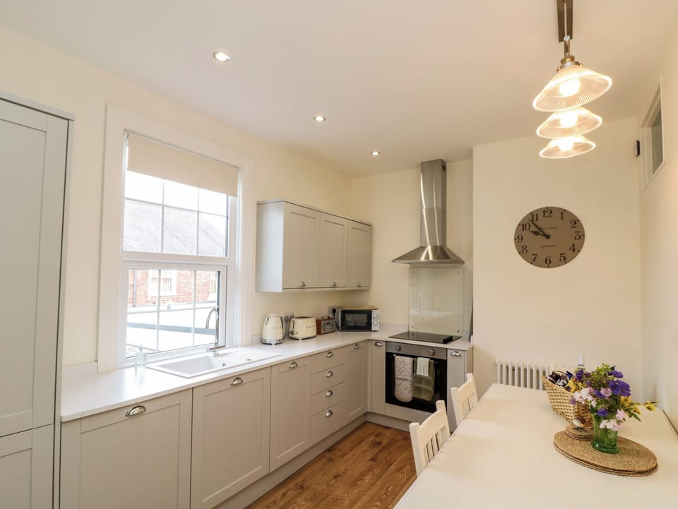 Cottage | Private kitchen | Fridge, dishwasher, electric kettle, toaster