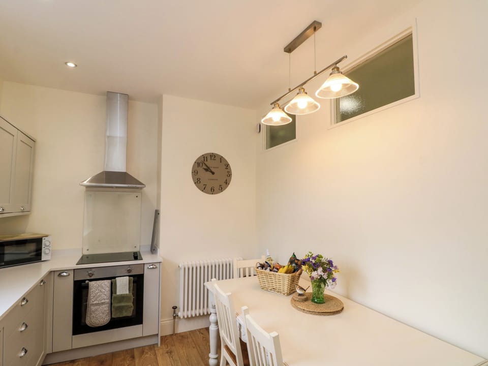 Cottage | Private kitchen | Fridge, dishwasher, electric kettle, toaster