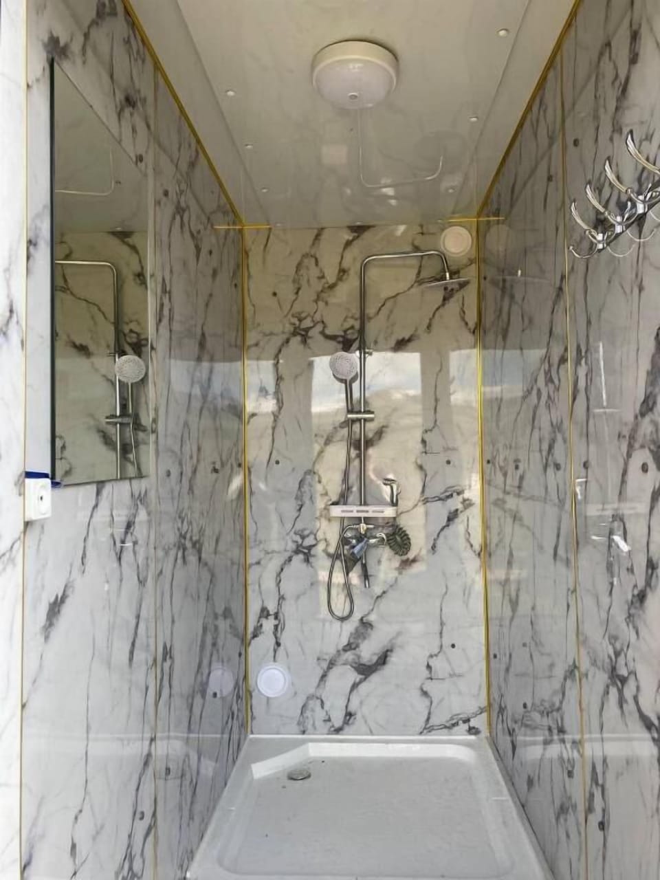 Traditional Double or Twin Room | Bathroom | Free toiletries