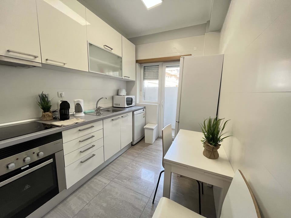 Apartment | Private kitchen | Full-size fridge, microwave, oven, stovetop