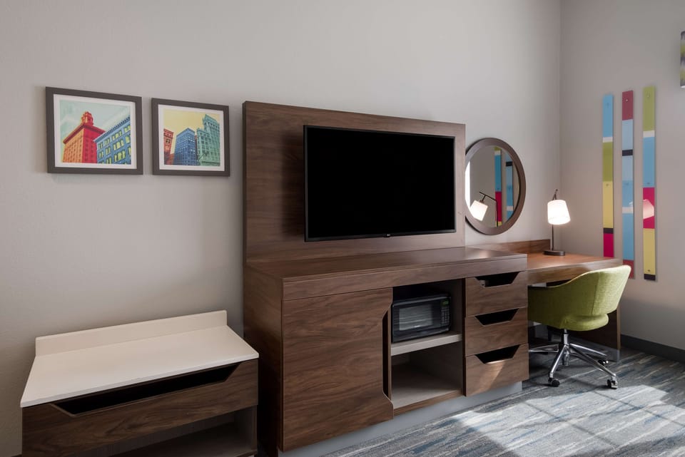 Room, 1 King Bed, Accessible (Roll-In Shower)