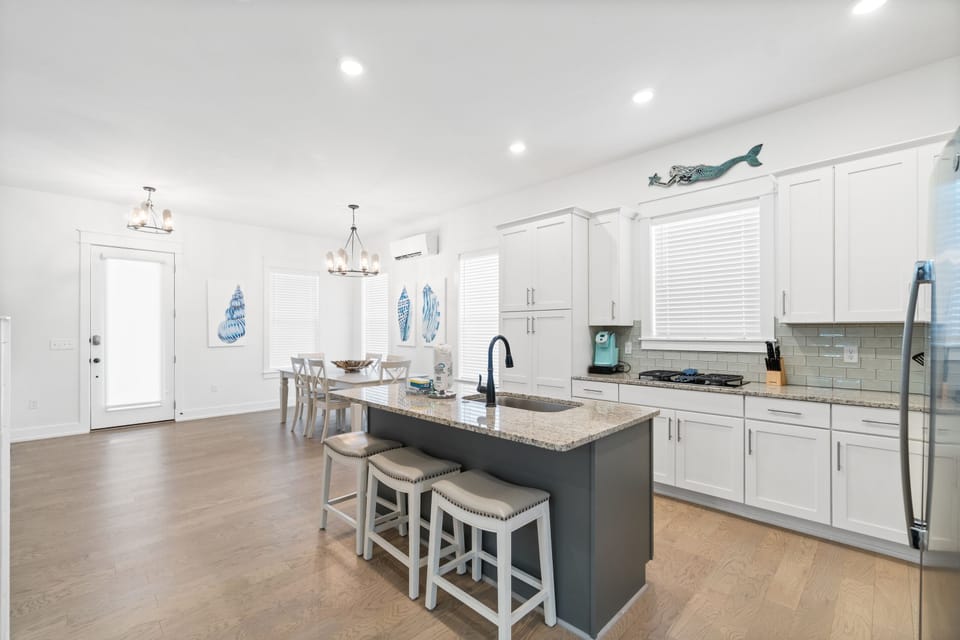 House | Private kitchen | Full-size fridge, microwave, oven, stovetop