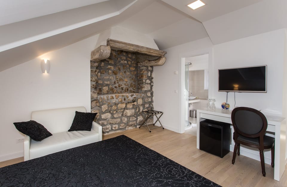 Classic Double Room (Attic) | Soundproofing, free cribs/infant beds, free WiFi, bed sheets