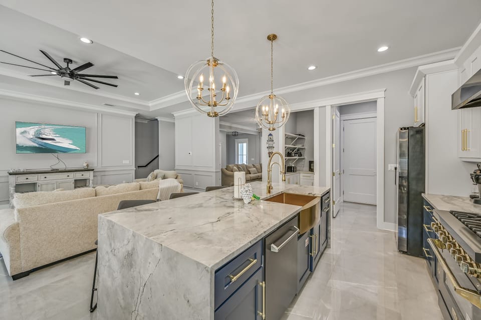 House | Private kitchen | Full-size fridge, microwave, oven, stovetop