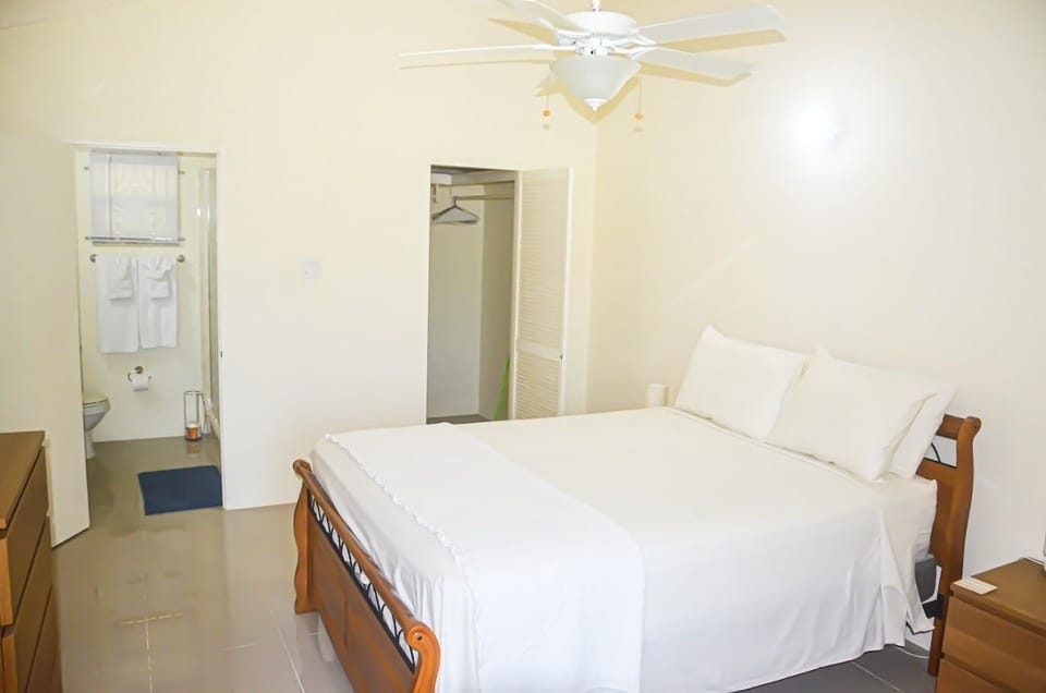 Deluxe House | 3 bedrooms, iron/ironing board, WiFi (free)