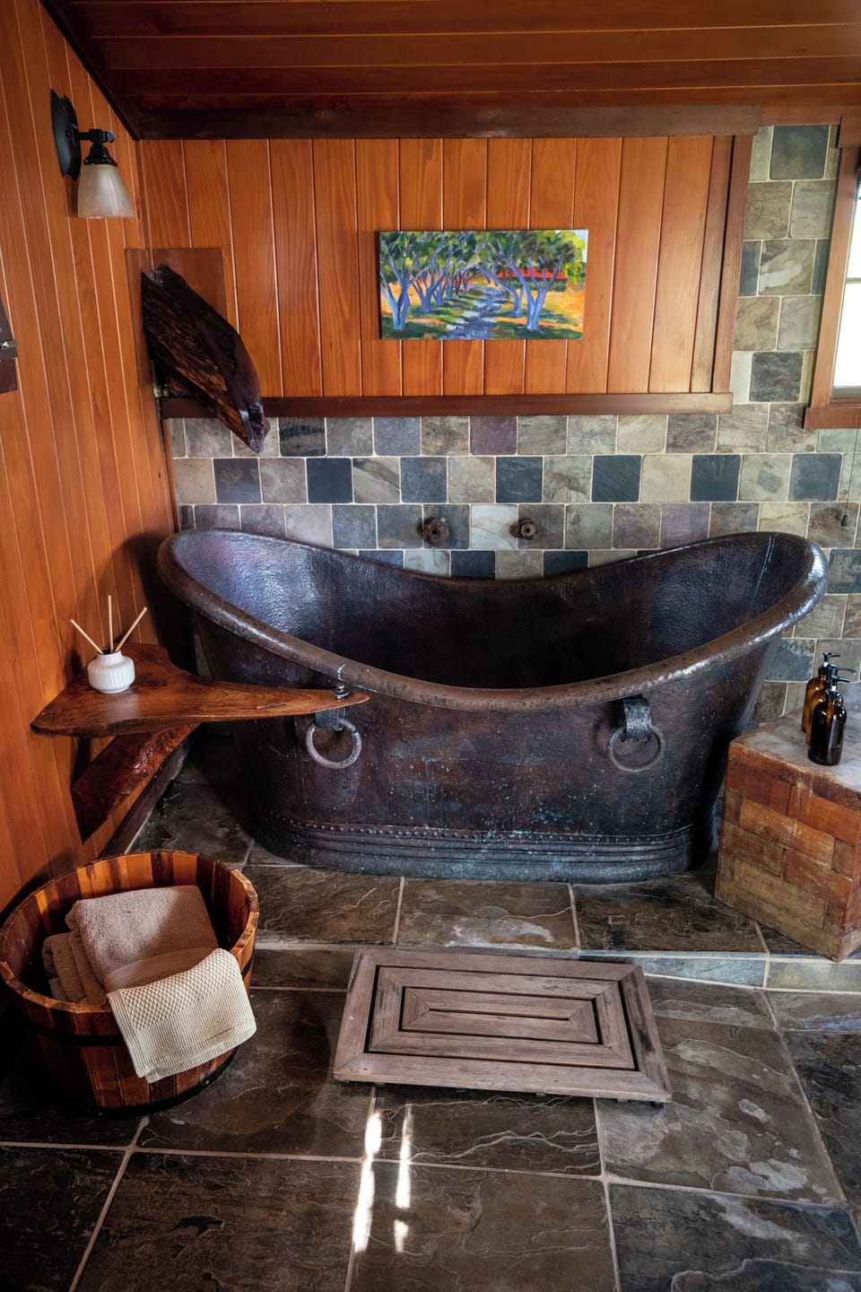 Classic House | Bathroom | Combined shower/tub, deep soaking tub, towels