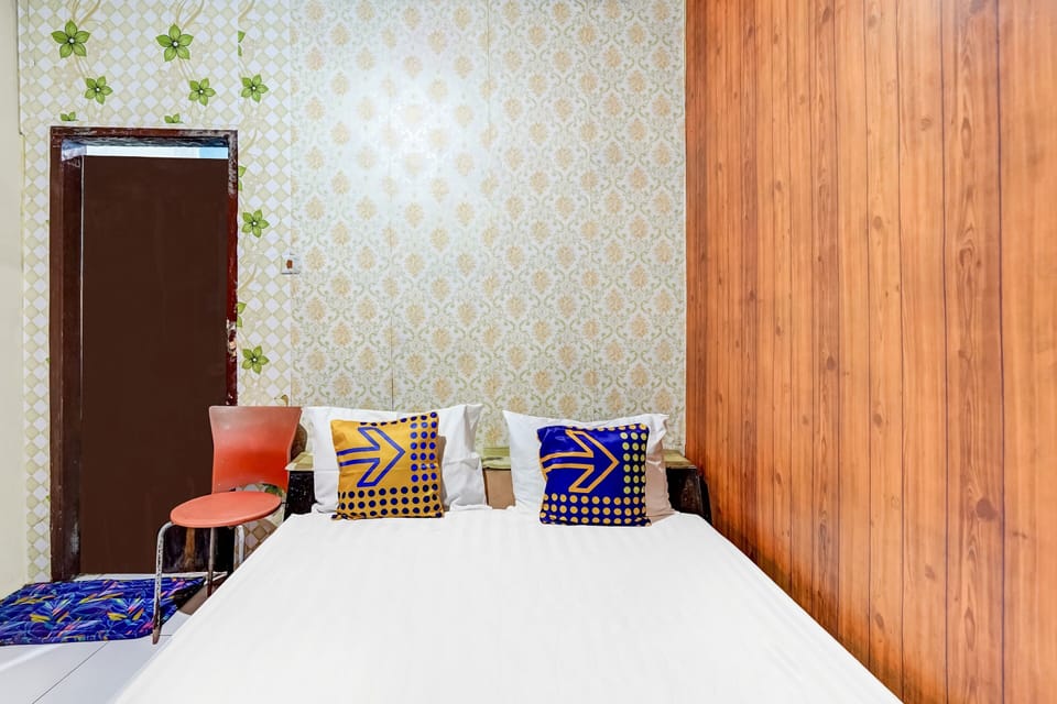 Basic Double Room | Laptop workspace, free WiFi, bed sheets
