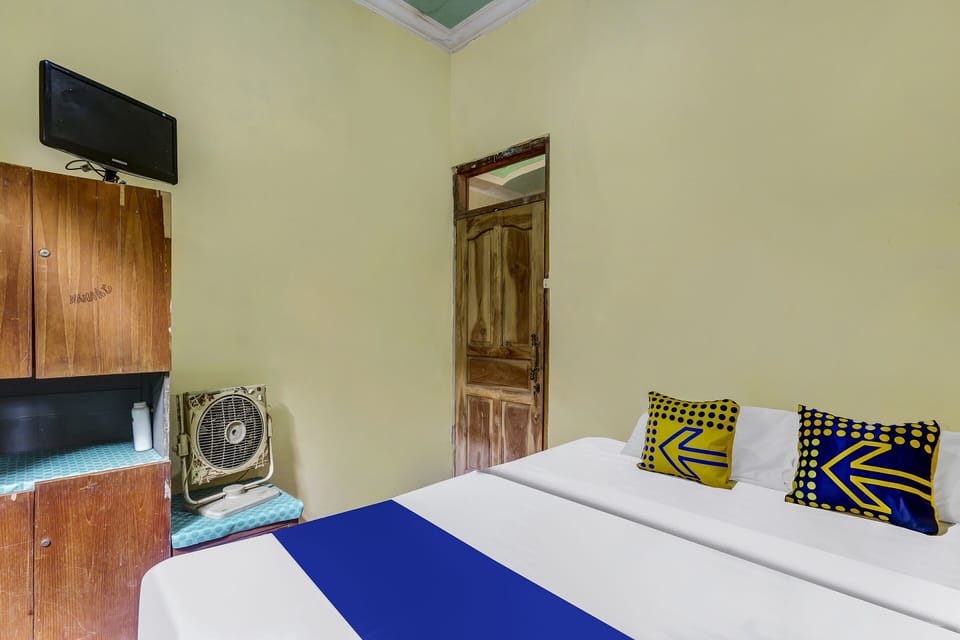 Basic Double Room | Laptop workspace, free WiFi, bed sheets