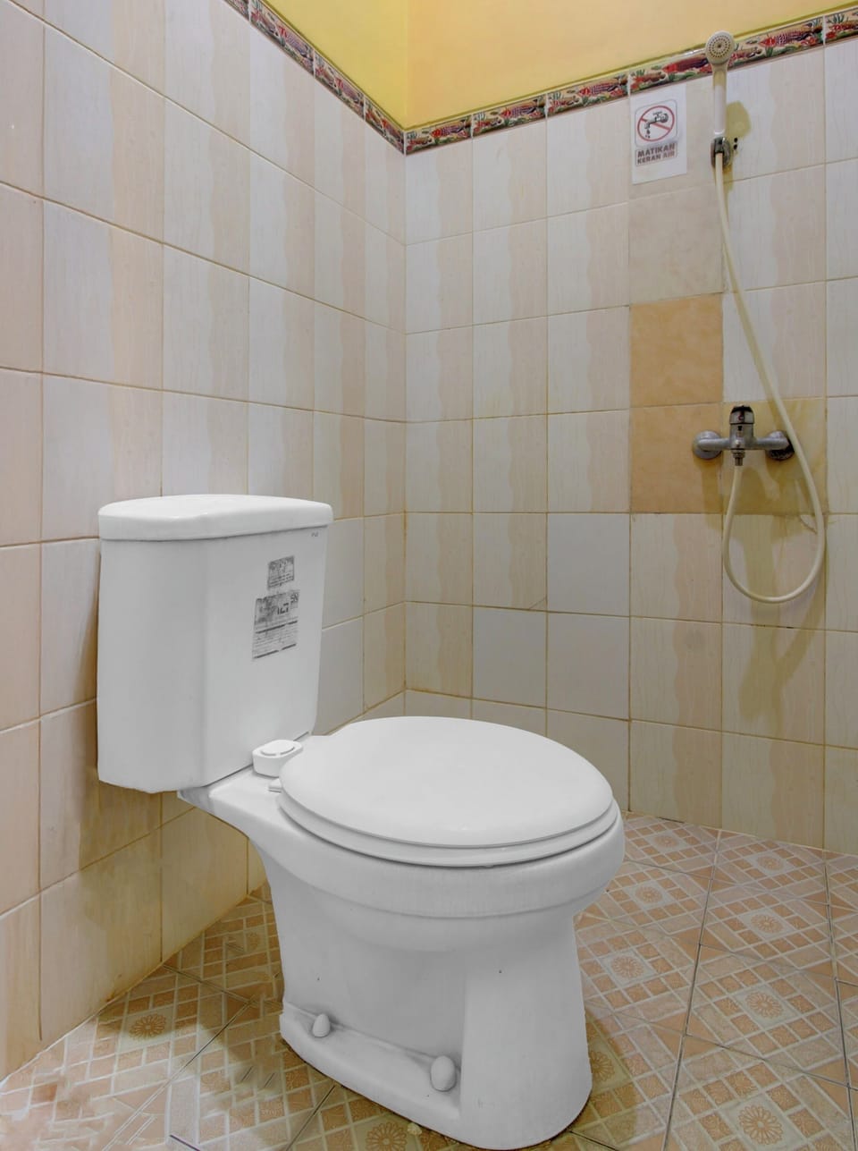 Deluxe Double Room | Bathroom | Shower, towels, soap, shampoo