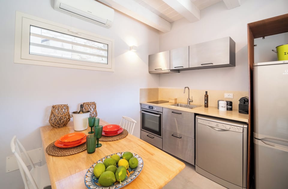 Deluxe Suite | Private kitchen | Full-size fridge, stovetop, espresso maker