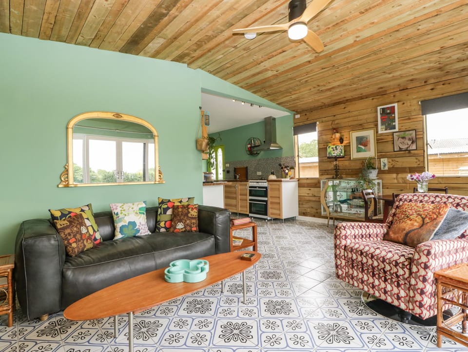 Cottage | Living area | Fireplace