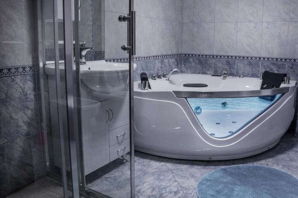 Classic Double Room | Bathroom