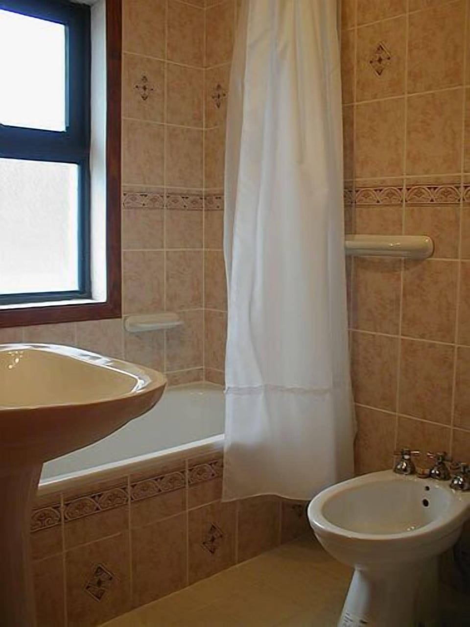 Deep soaking bathtub