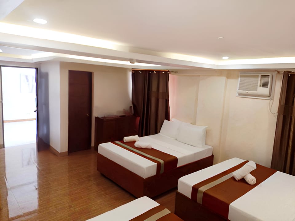 Executive Room, Multiple Beds, Non Smoking | Desk, laptop workspace, soundproofing, WiFi (free)