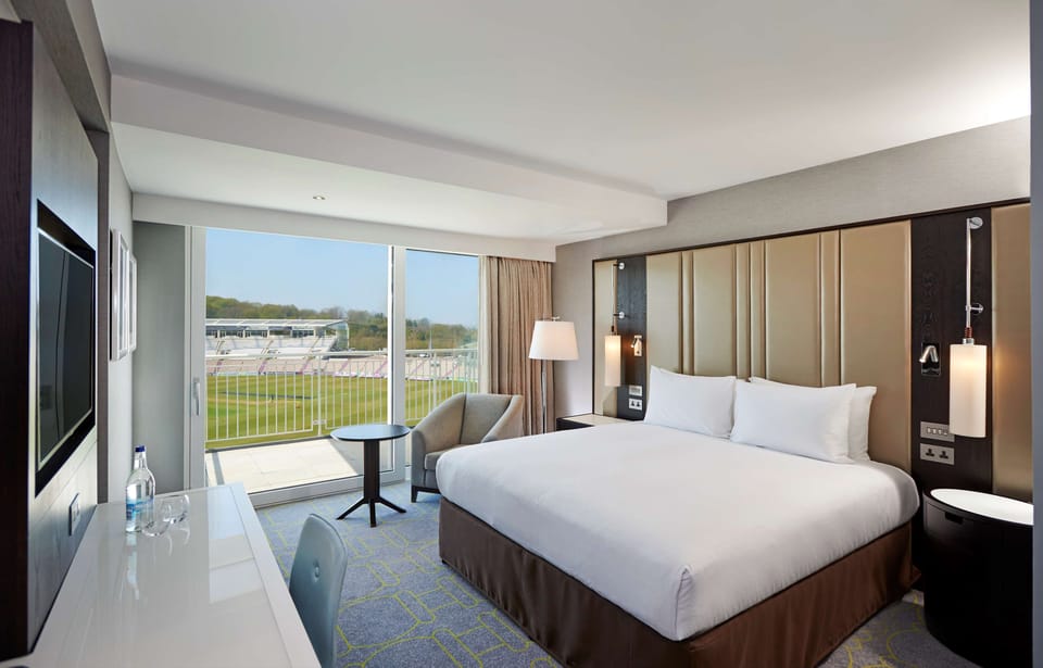 Hypo-allergenic bedding, down comforters, in-room safe, desk