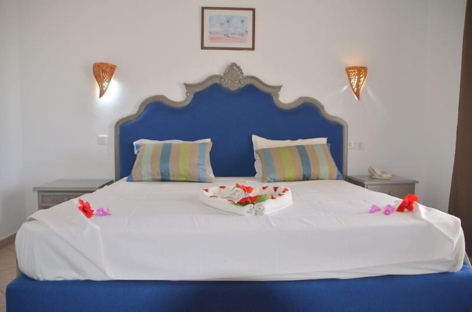 Suite | In-room safe, free cribs/infant beds, free WiFi, bed sheets