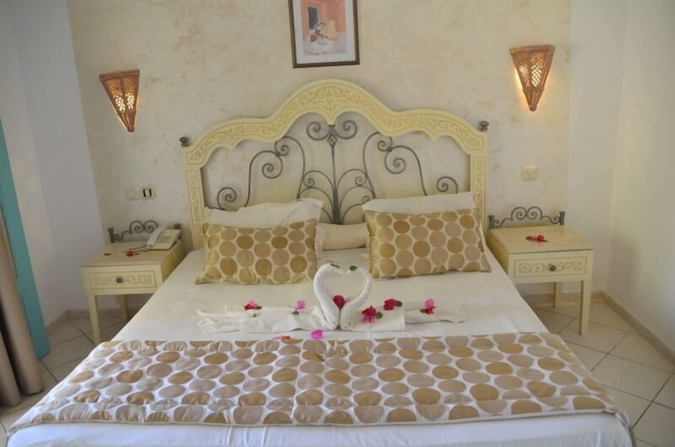 In-room safe, free cribs/infant beds, free WiFi, bed sheets