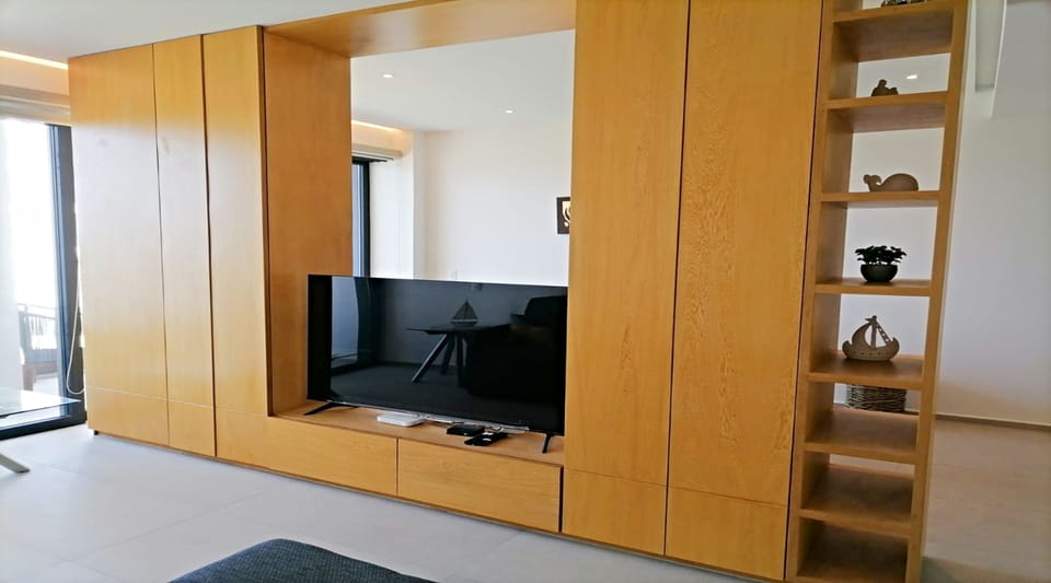 Deluxe Apartment | Living area | 42-inch LED TV with digital channels, TV