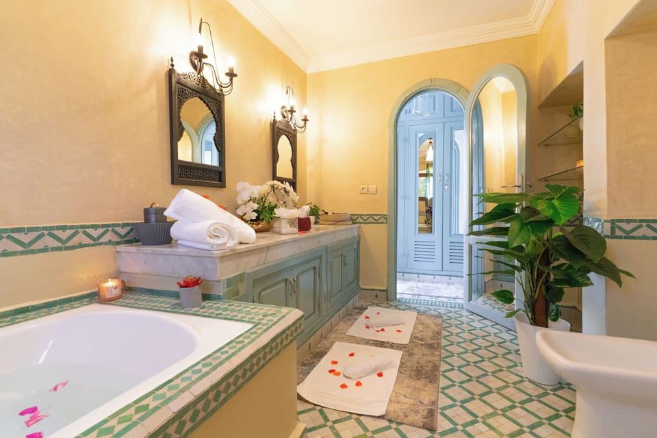 Superior Suite, 1 Bedroom, Bathtub, Garden View | Bathroom | Free toiletries, hair dryer, bathrobes, slippers