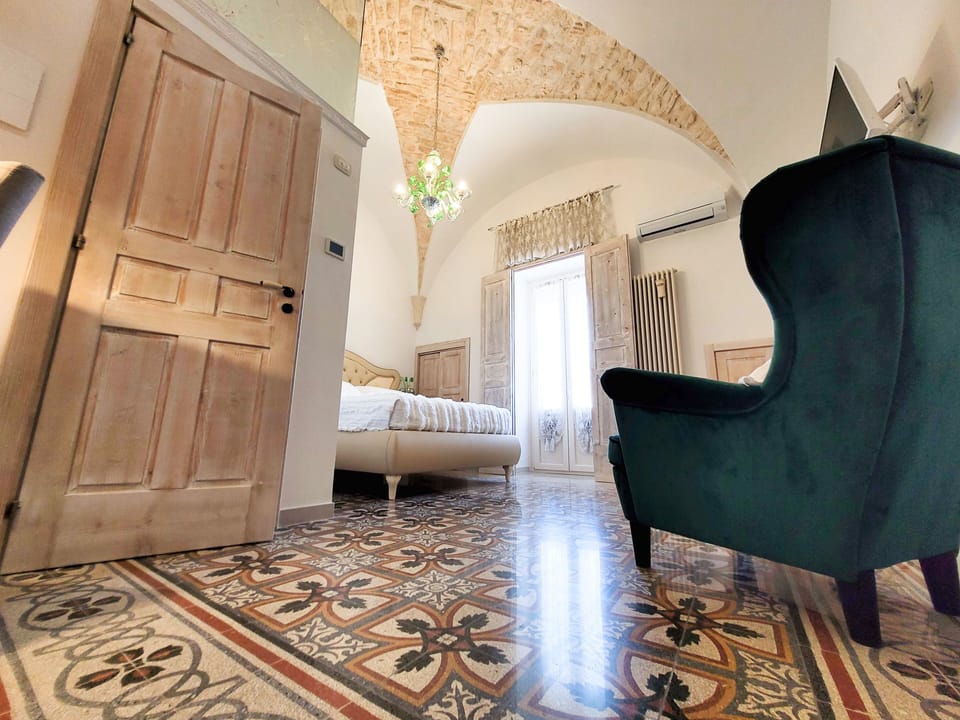 Deluxe Room | 1 bedroom, down comforters, Select Comfort beds, in-room safe