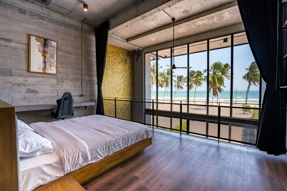 Exclusive Duplex | In-room safe, desk, laptop workspace, free WiFi