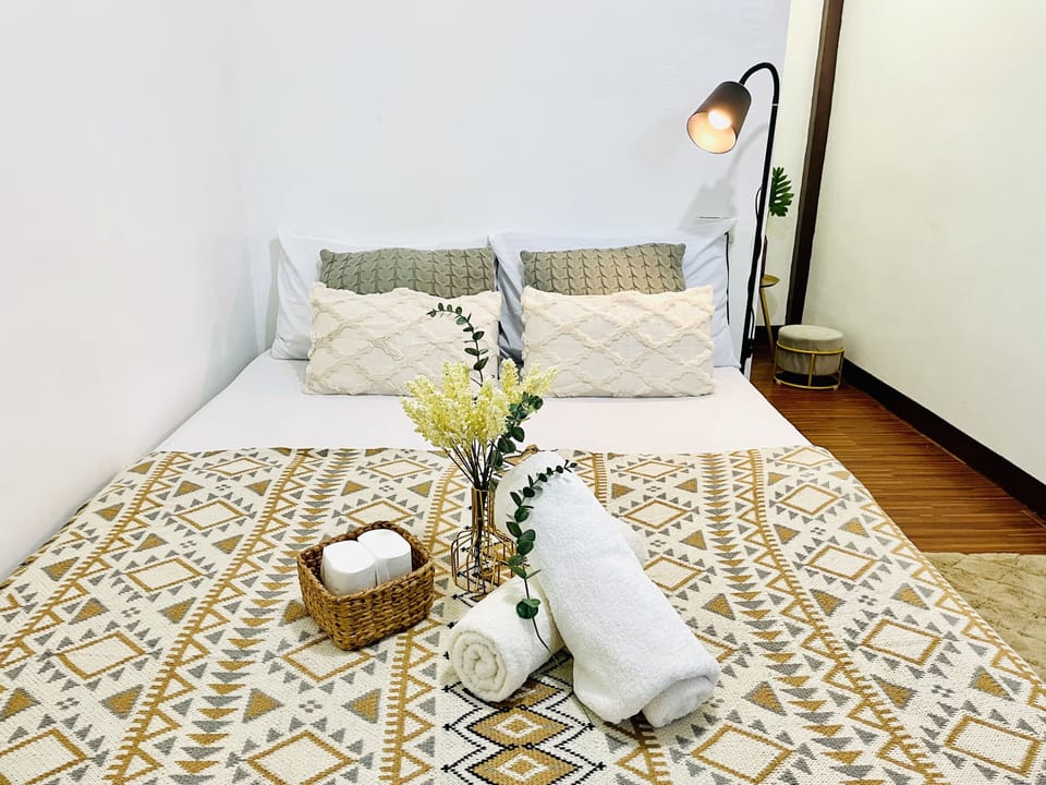 Basic Double Room | Desk, WiFi (free), bed sheets