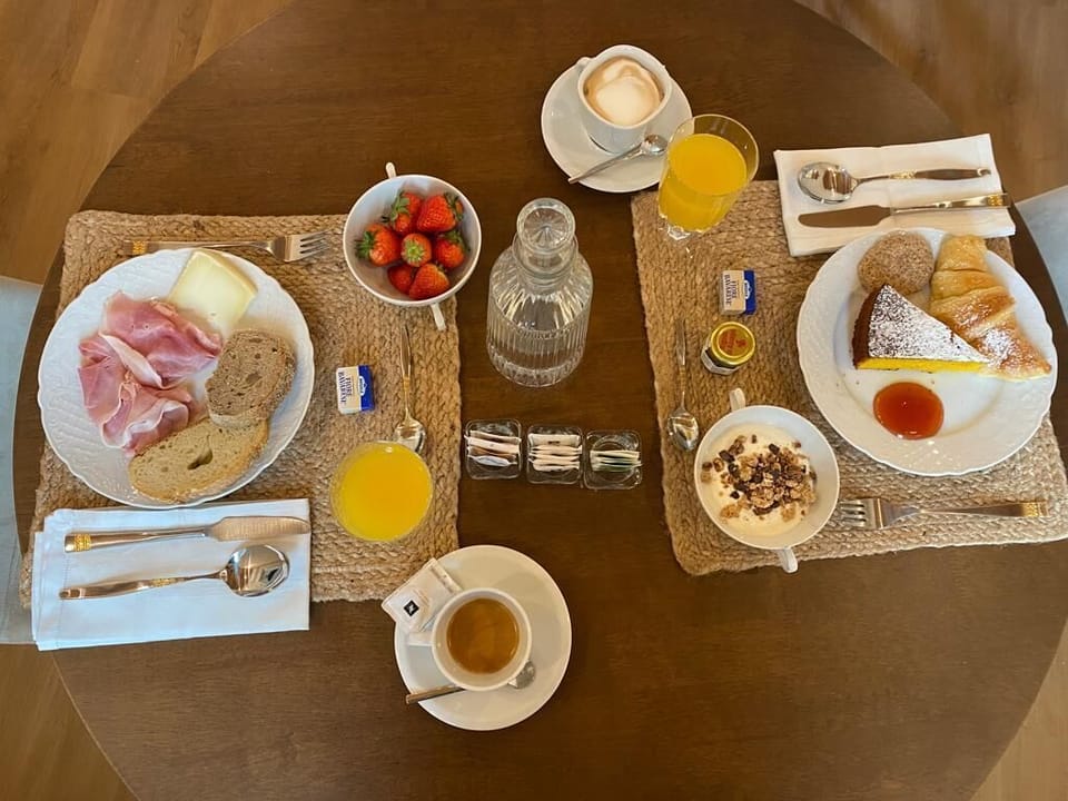 Free daily continental breakfast