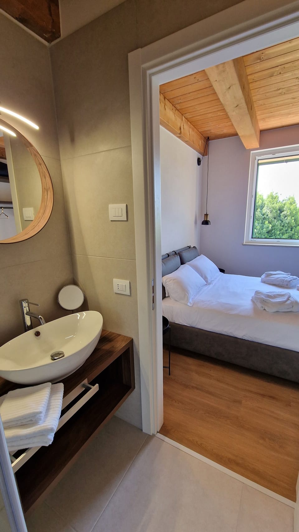 Business Double or Twin Room | Desk, laptop workspace, blackout drapes, iron/ironing board