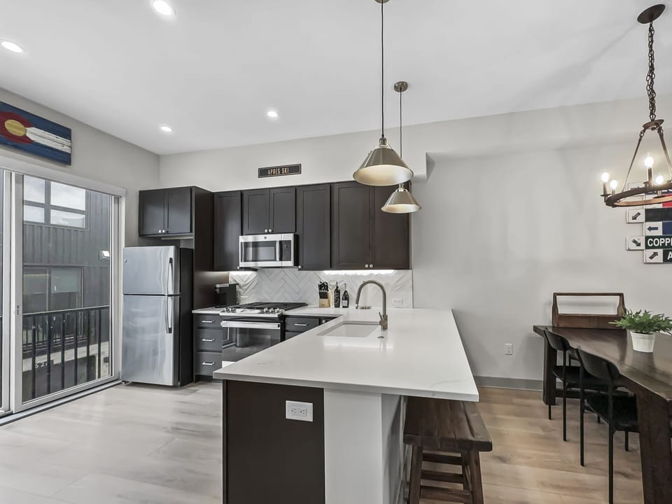 Townhome, 2 Bedrooms | Private kitchen | Fridge, oven, coffee/tea maker, toaster