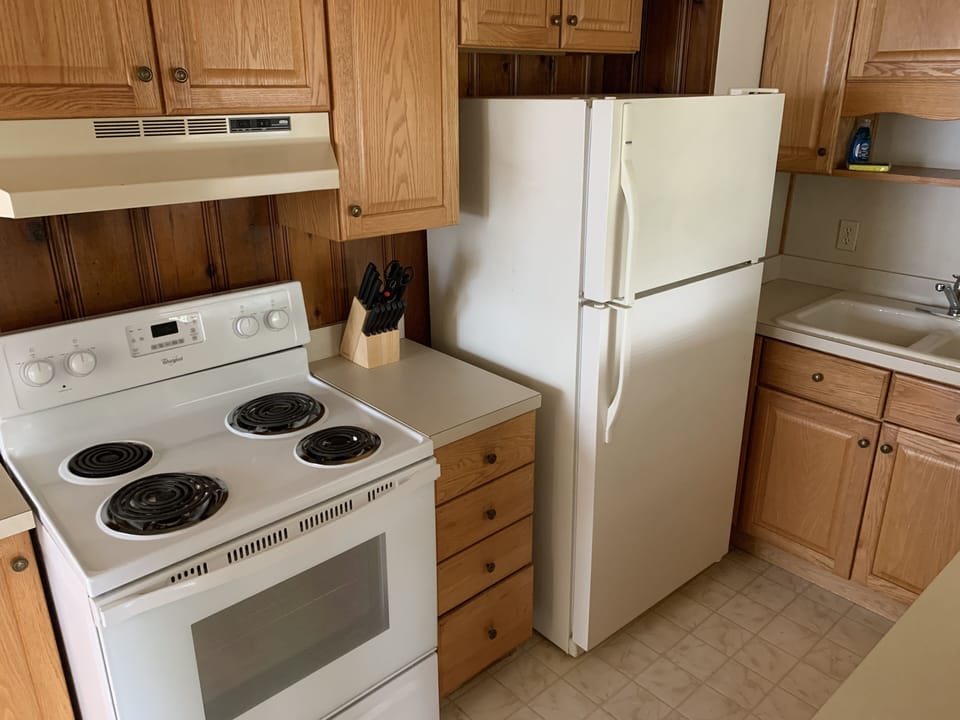 House, 2 Bedrooms | Private kitchen | Coffee/tea maker, fridge, oven
