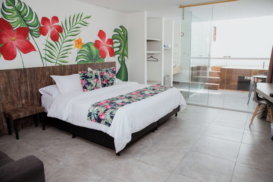 Suite | Free WiFi, bed sheets