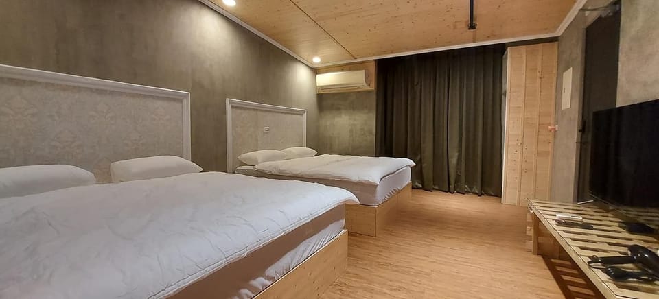 Comfort Quadruple Room | Blackout drapes, free WiFi