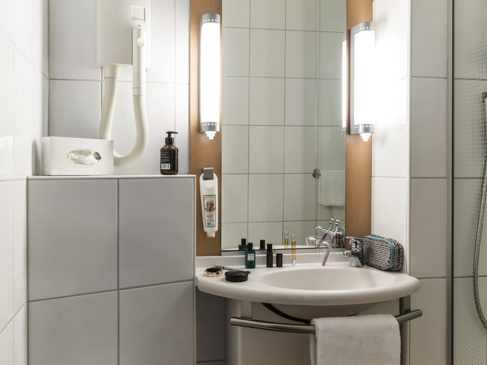 Room, 2 Twin Beds | In-room safe, desk, blackout drapes, soundproofing