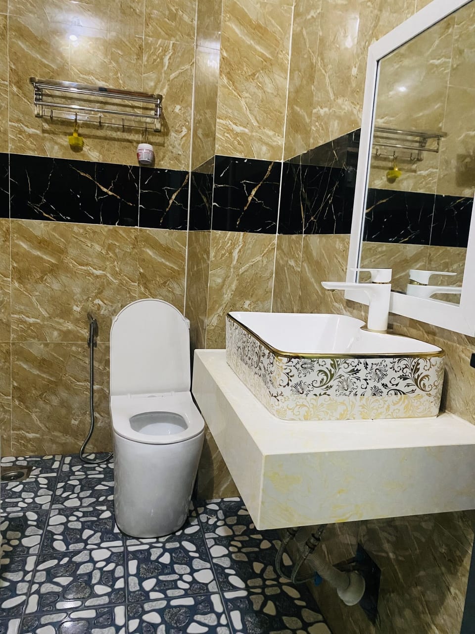 Basic Double Room | Bathroom | Free toiletries, hair dryer, slippers, bidet