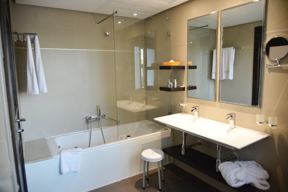 Superior Double Room | Bathroom | Free toiletries, hair dryer, bathrobes, slippers