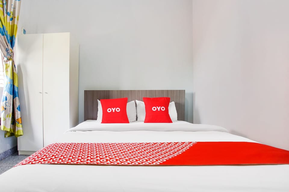 Standard Double Room | Premium bedding, desk, laptop workspace, WiFi (free)