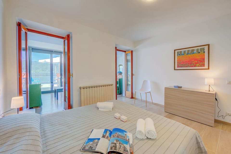 Family Apartment, Multiple Bedrooms, Lakeside (Red House Terrace Private Beach) | 1 bedroom, free WiFi, bed sheets