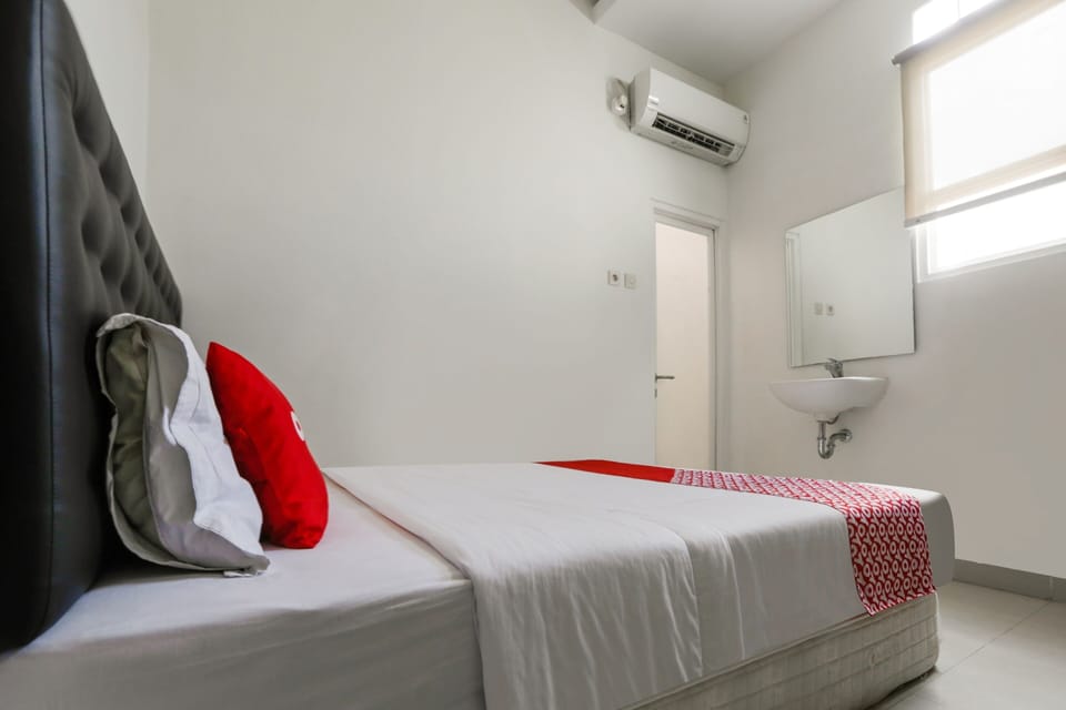Standard Double Room | Laptop workspace, free WiFi, bed sheets