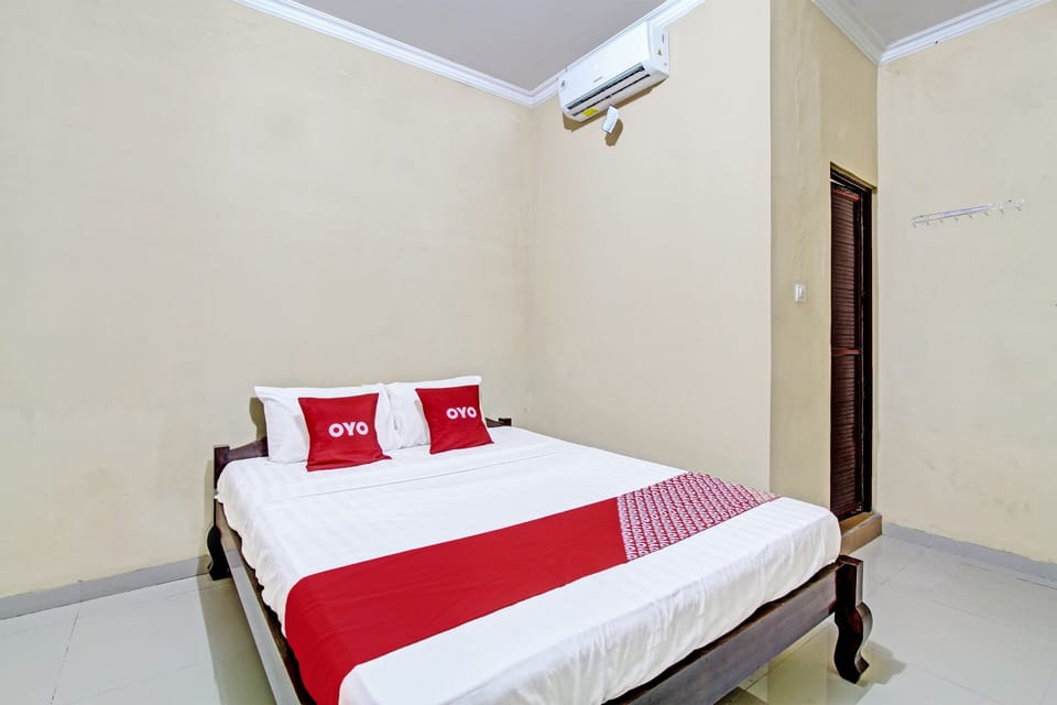 Deluxe Double Room | Laptop workspace, WiFi (free), bed sheets