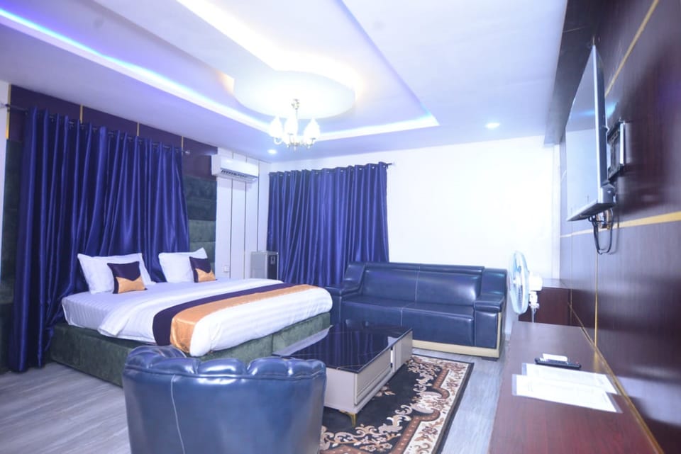 Deluxe Room | 1 bedroom, desk, laptop workspace, free WiFi