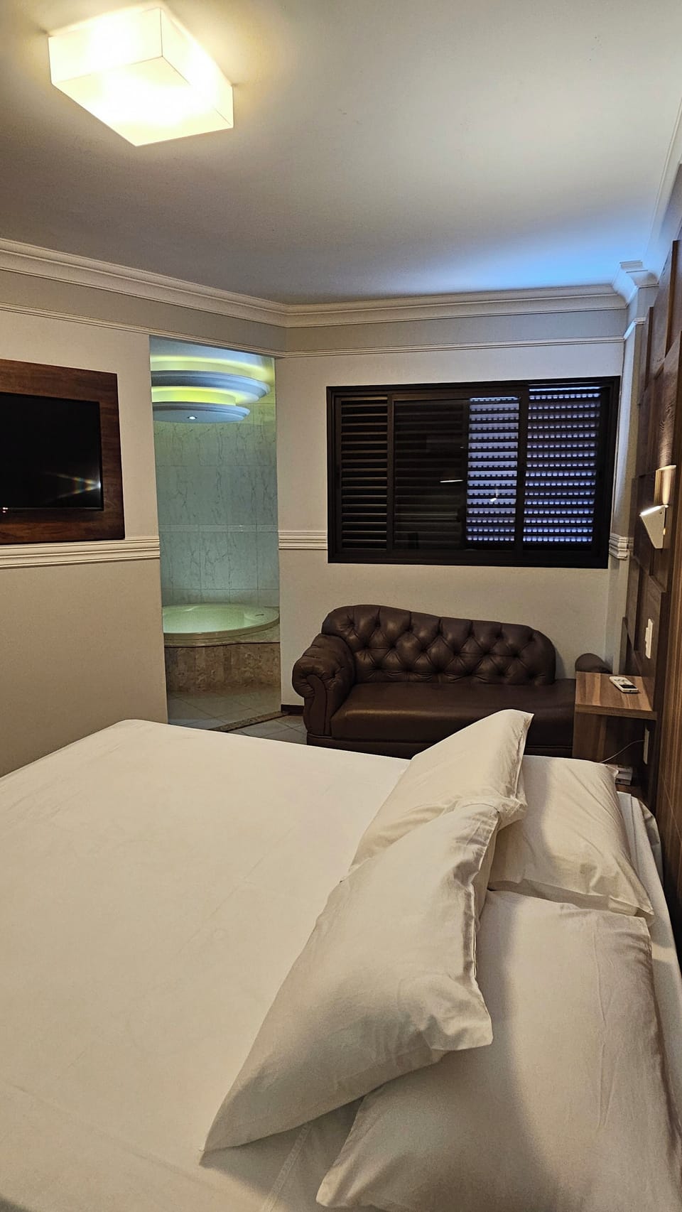 Deluxe Studio Suite | In-room safe, desk, laptop workspace, soundproofing