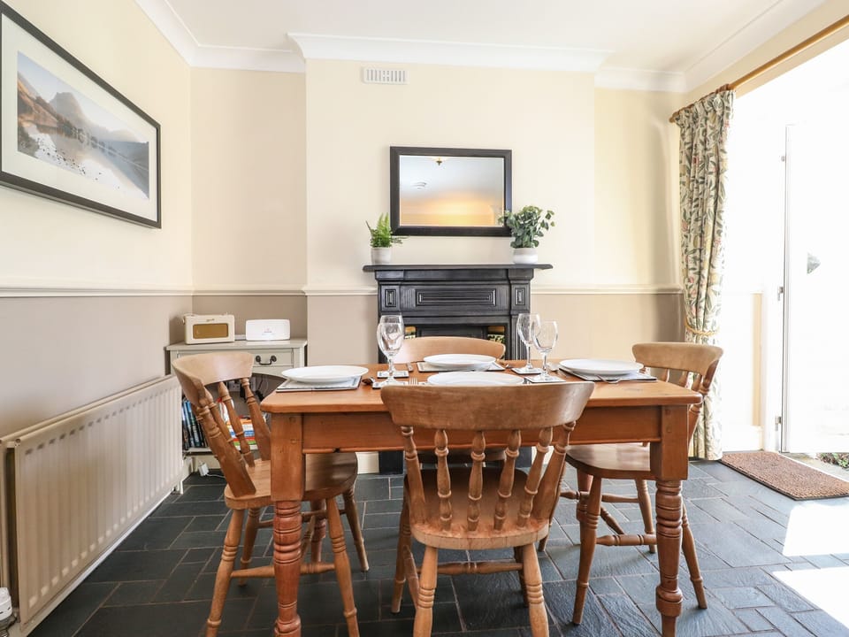 Cottage | Dining