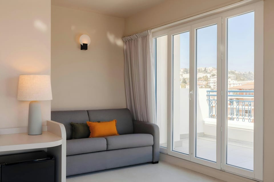 1 bedroom, individually decorated, individually furnished, soundproofing