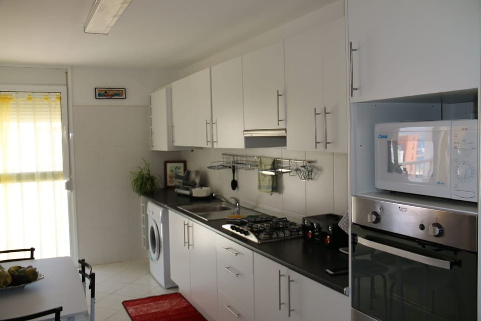 Comfort Double or Twin Room | Private kitchen | Full-size fridge, microwave, stovetop, electric kettle